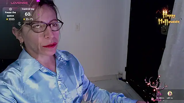 Snapshot of Chayla_Ruiz chatting on 11.12.25 Chayla Ruiz online show from 11.12.25