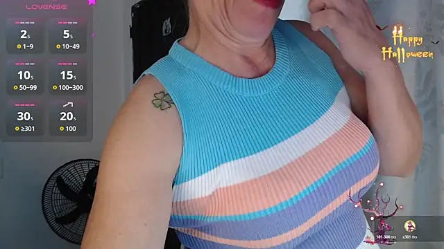 Snapshot of Chayla_Ruiz chatting on 11.25.25 Chayla Ruiz online show from 11.25.25
