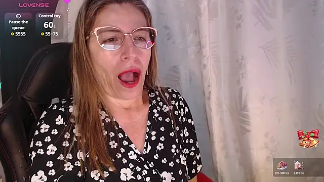 Snapshot of Chayla_Ruiz chatting on 12.13.25 Chayla Ruiz online show from 12.13.25