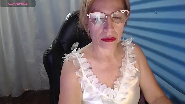 Snapshot of Chayla_Ruiz chatting on 04.07.26 Chayla Ruiz online show from 04.07.26