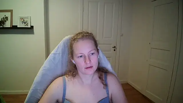 Girlnina-1995 online show from 10.14.25