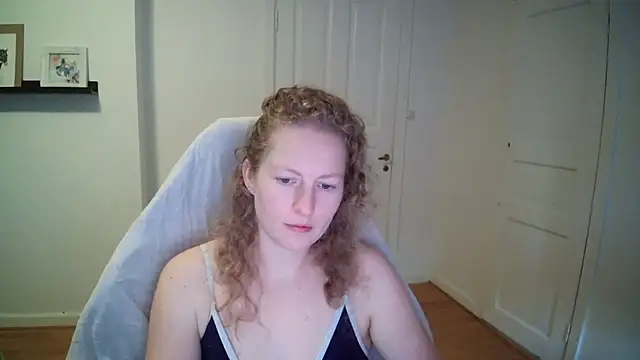 Girlnina-1995 online show from 10.29.25