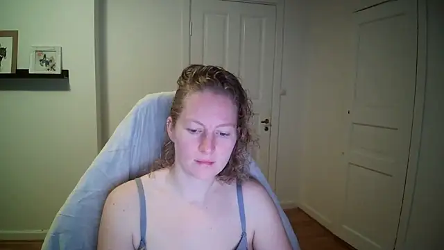 Girlnina-1995 online show from 10.31.25