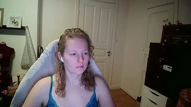 Girlnina-1995 online show from 12.16.25