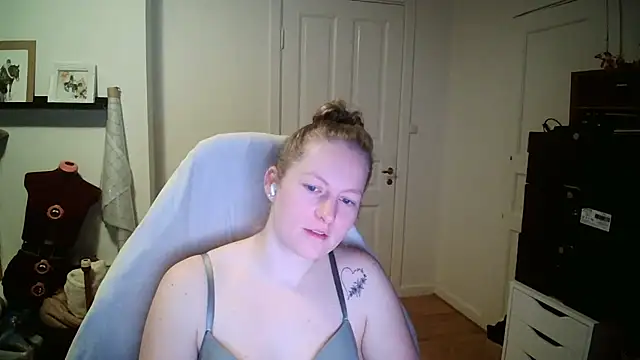 Girlnina-1995 online show from 01.07.26