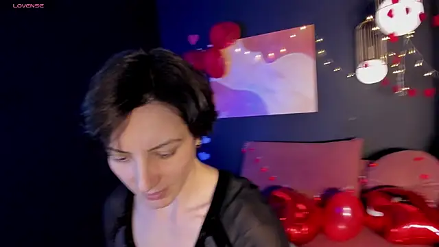 LorenDaze online show from 02.15.25