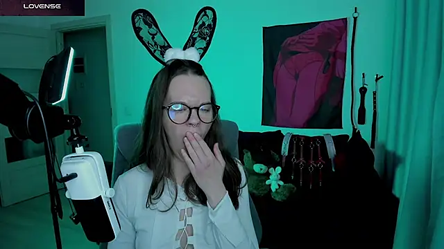 DivineBite online show from 04.18.26