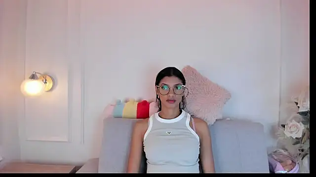 Snapshot of liagirl_cute chatting on 02.01.25 liagirl cute online show from 02.01.25