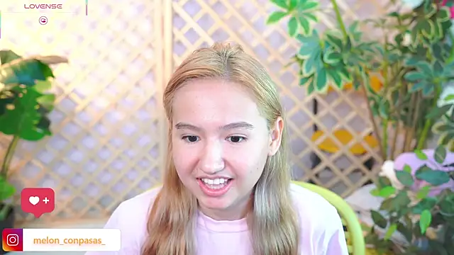 Snapshot of Pinkie_Princes chatting on 10.26.25 Pinkie Princes online show from 10.26.25