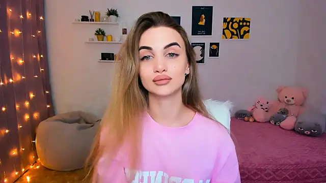 Snapshot of aPieceOfJoy chatting on 01.08.25 aPieceOfJoy online show from 01.08.25