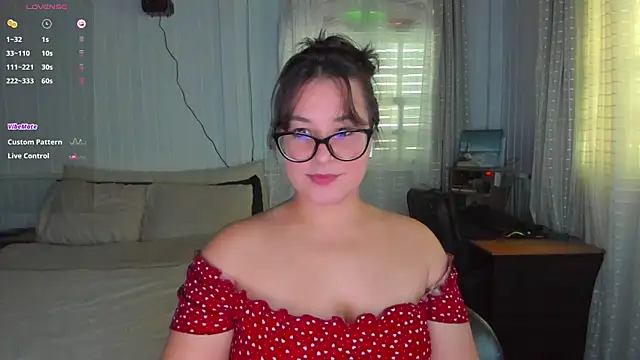 Snapshot of anna_love_hot chatting on 05.11.26 anna love hot online show from 05.11.26