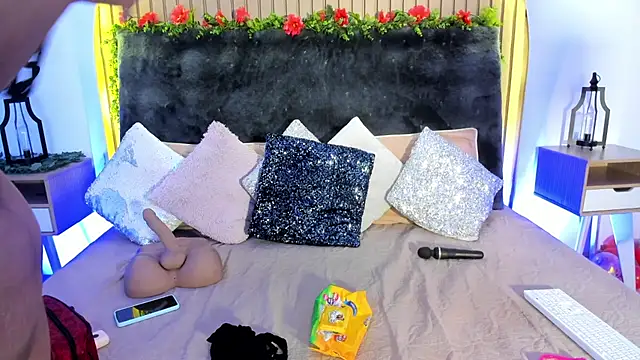 Karlagonzales  online show from 02.25.25