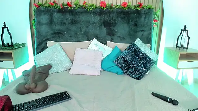 Karlagonzales  online show from 11.28.25