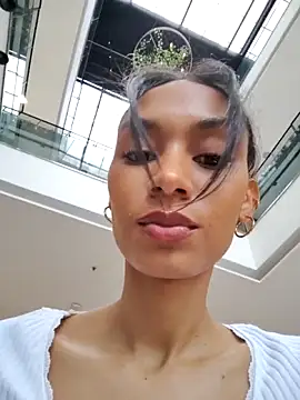 Leaberry online show from 10.10.25