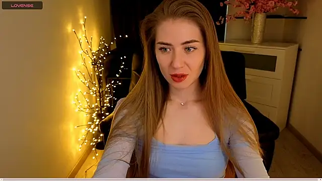 Snapshot of Adelyna_Bird chatting on 04.26.26 Adelyna Bird online show from 04.26.26