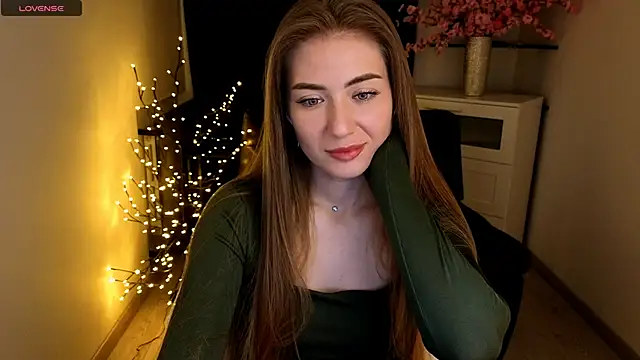 Snapshot of Adelyna_Bird chatting on 05.14.26 Adelyna Bird online show from 05.14.26