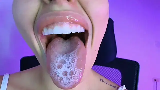 lisbet21x online show from 10.30.25