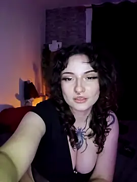 Snapshot of Moxxxie chatting on 11.19.25 Moxxxie online show from 11.19.25