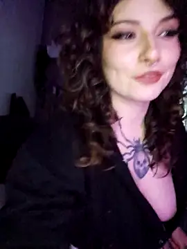 Snapshot of Moxxxie chatting on 11.24.25 Moxxxie online show from 11.24.25