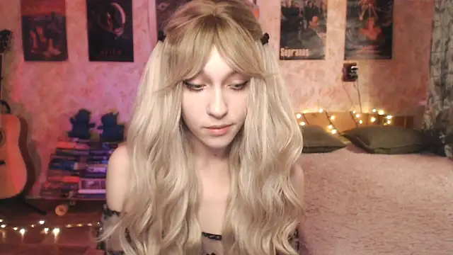 Friendly Ellie online show from 01.11.25