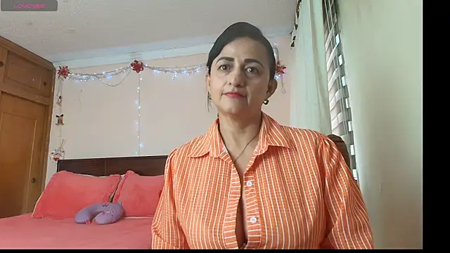 Snapshot of ISABEEL_SOFIA01 chatting on 04.17.26 ISABEEL SOFIA01 online show from 04.17.26