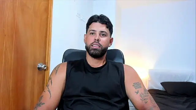 Snapshot of Justyn_Torres chatting on 05.19.26 Justyn Torres online show from 05.19.26