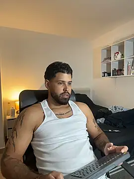 Snapshot of Justyn_Torres chatting on 07.29.26 Justyn Torres online show from 07.29.26