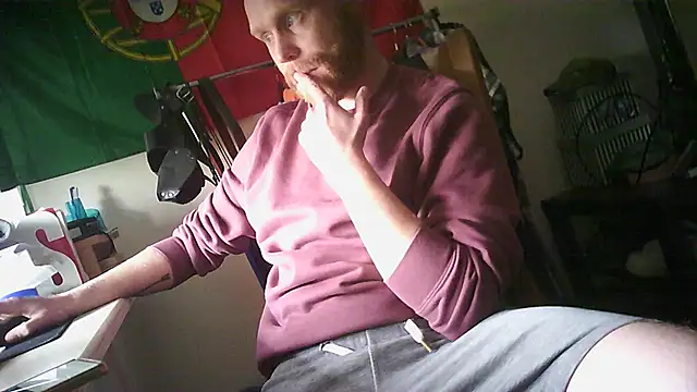 Snapshot of Gingerguyxl29 chatting on 10.31.25 Gingerguyxl29 online show from 10.31.25