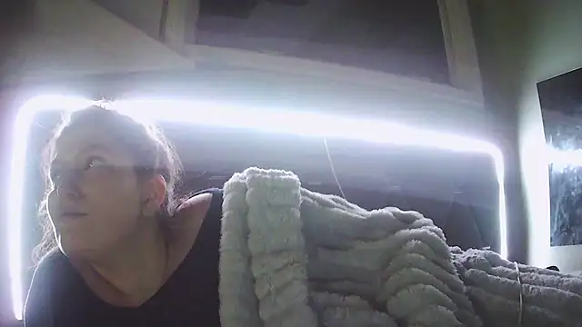 Snapshot of Angelk43 chatting on 04.27.26 Angelk43 online show from 04.27.26