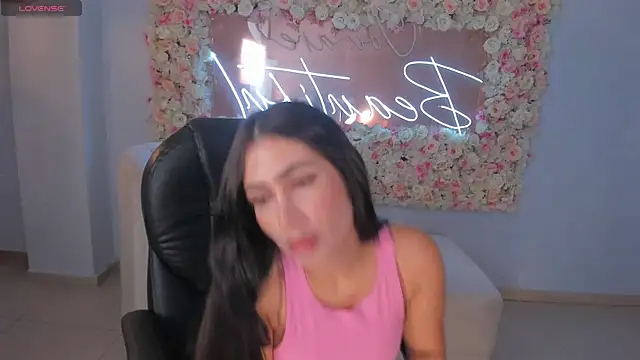 Snapshot of MarieJaneX chatting on 12.18.24 MarieJaneX online show from 12.18.24