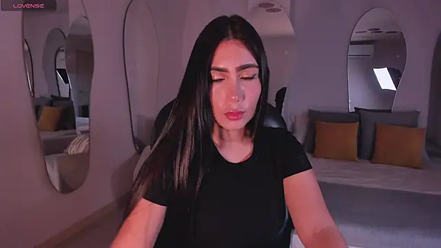 Snapshot of MarieJaneX chatting on 12.26.24 MarieJaneX online show from 12.26.24