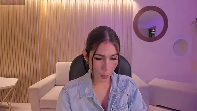 Snapshot of MarieJaneX chatting on 01.18.25 MarieJaneX online show from 01.18.25