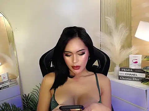 Snapshot of HeavenlyStar chatting on 01.26.25 HeavenlyStar online show from 01.26.25