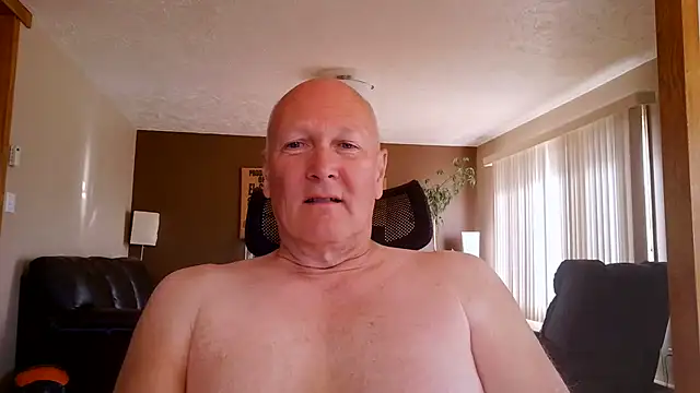 Snapshot of BasicAnt chatting on 06.14.26 BasicAnt online show from 06.14.26