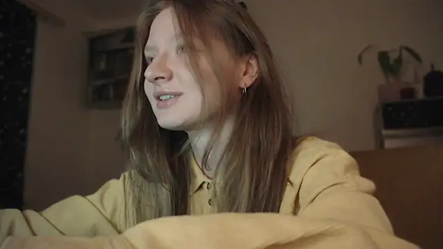 Snapshot of mollytuck chatting on 01.05.25 mollytuck online show from 01.05.25