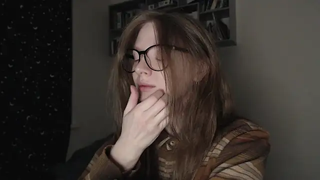 Snapshot of mollytuck chatting on 03.05.25 mollytuck online show from 03.05.25