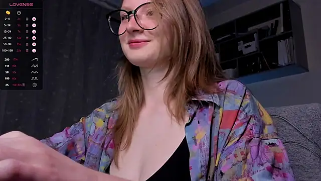 Snapshot of mollytuck chatting on 09.15.25 mollytuck online show from 09.15.25