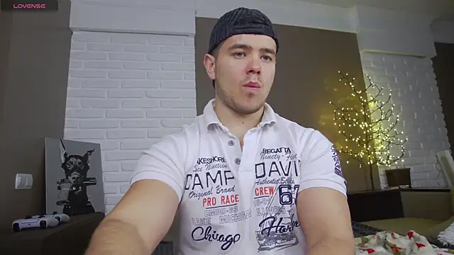 Snapshot of Arilas_ chatting on 12.20.24 Arilas online show from 12.20.24