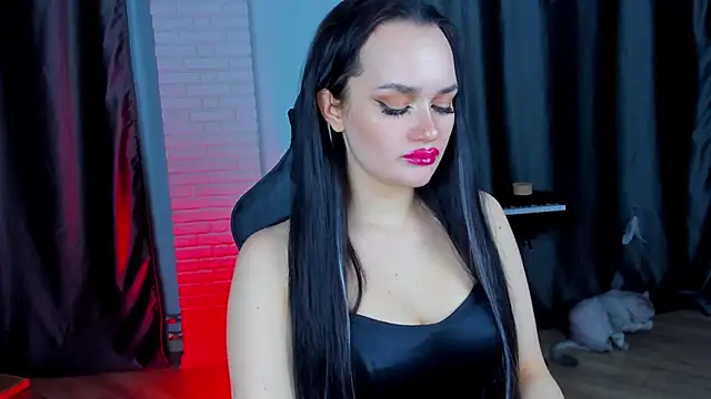 QueenAliss online show from 12.10.24