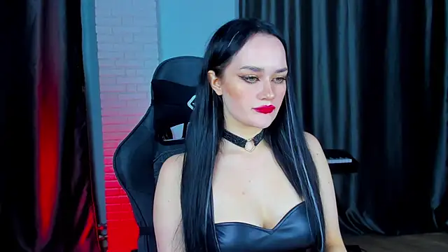 QueenAliss online show from 01.03.25