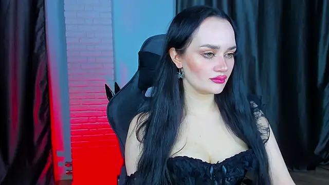 QueenAliss online show from 01.10.25