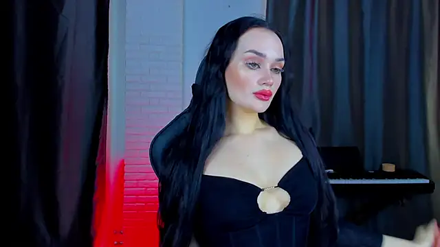 QueenAliss online show from 02.04.25