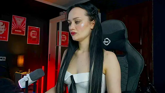 QueenAliss online show from 01.11.26