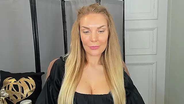 Snapshot of AulloraHoney chatting on 06.07.26 AulloraHoney online show from 06.07.26