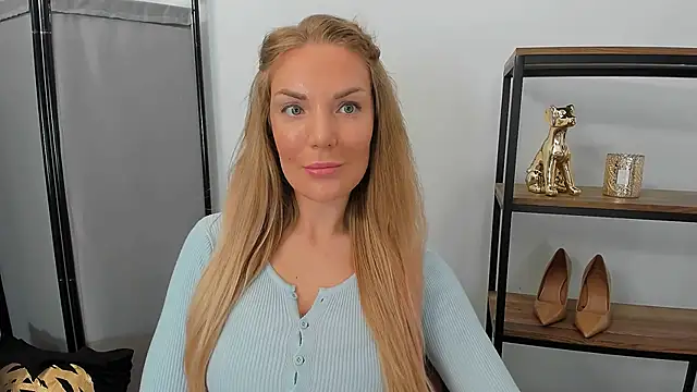 Snapshot of AulloraHoney chatting on 06.16.26 AulloraHoney online show from 06.16.26