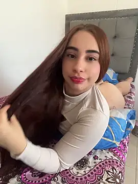 Snapshot of Elena222_ chatting on 04.24.26 Elena222 online show from 04.24.26