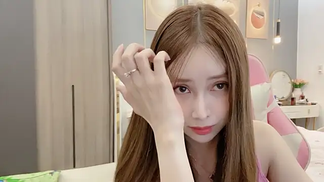 Snapshot of ANNA102 chatting on 01.06.25 ANNA102 online show from 01.06.25