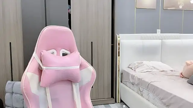 Snapshot of ANNA102 chatting on 02.16.26 ANNA102 online show from 02.16.26