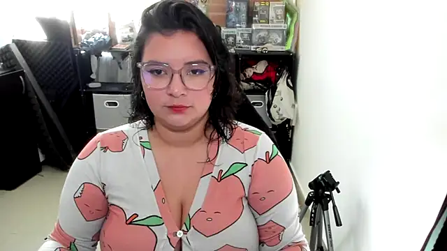 aika-dreams online show from 10.27.25