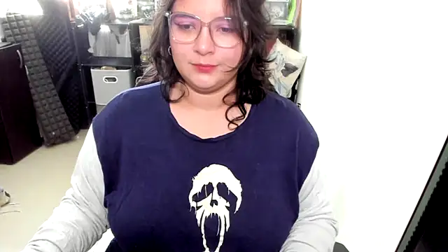 aika-dreams online show from 10.29.25